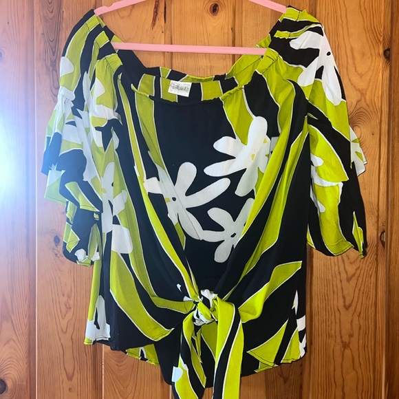 Lauae Tops - Gently used Lauae off the shoulder, top with tie front  size medium